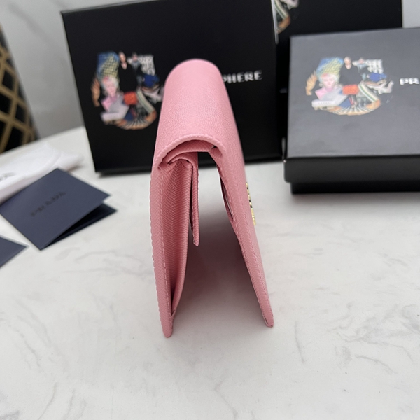 プラダ財布コピー背面デザイン